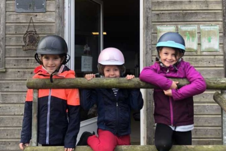 Image de Stages de février : bientôt complets ! Inscrivez-vous vite auprès de nos monitrices, d'Emmanuelle et d'Eva